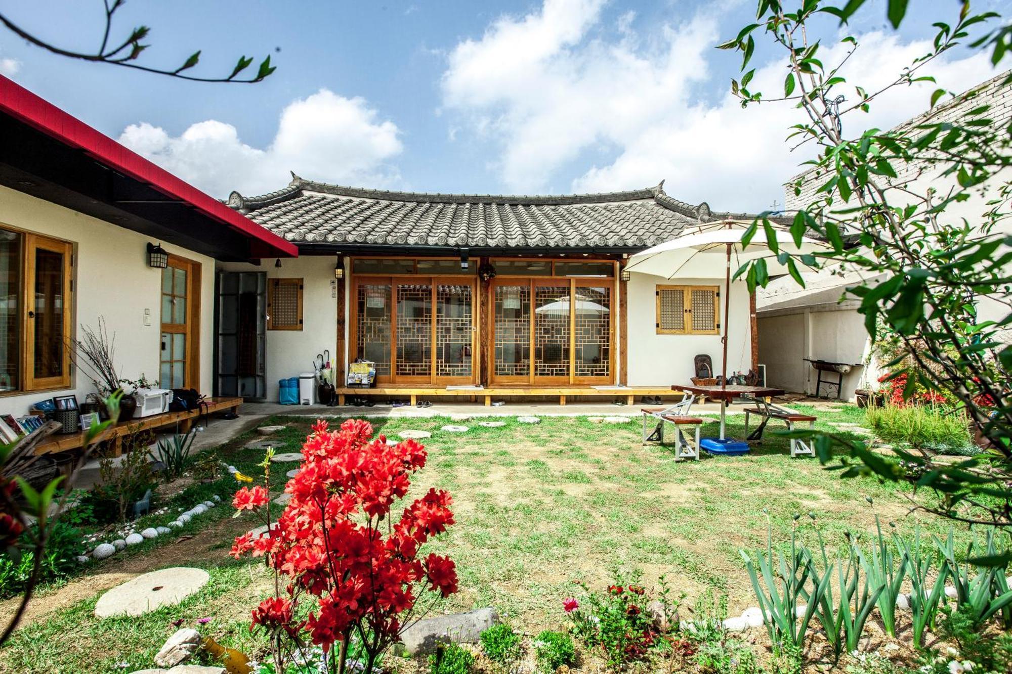 Jeonju Indigo Hanok Guesthouse Zewnętrze zdjęcie